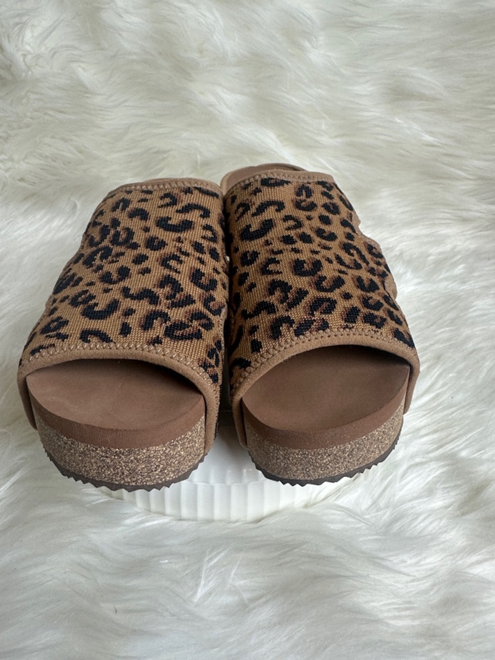 VOLATILE LEOPARD PRINT SANDAL WOMEN’S Size 9